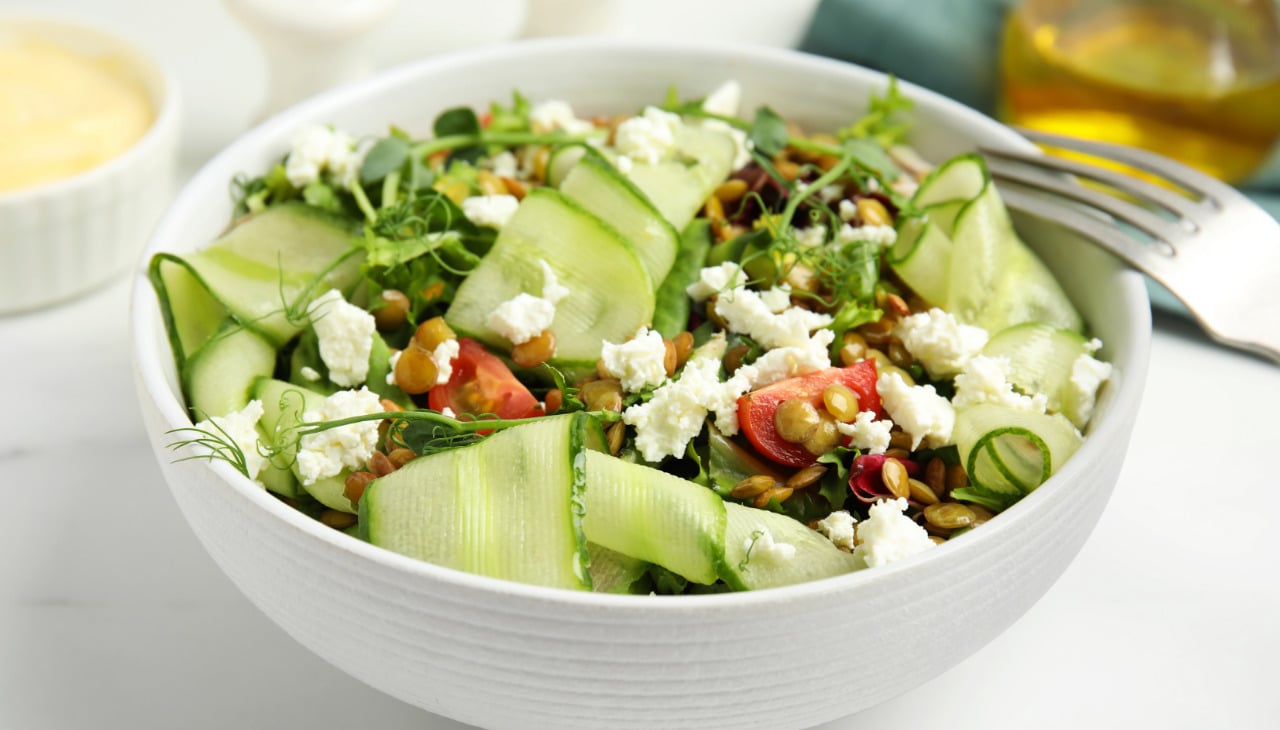 Würziger Kichererbsen-Linsen-Salat mit Feta