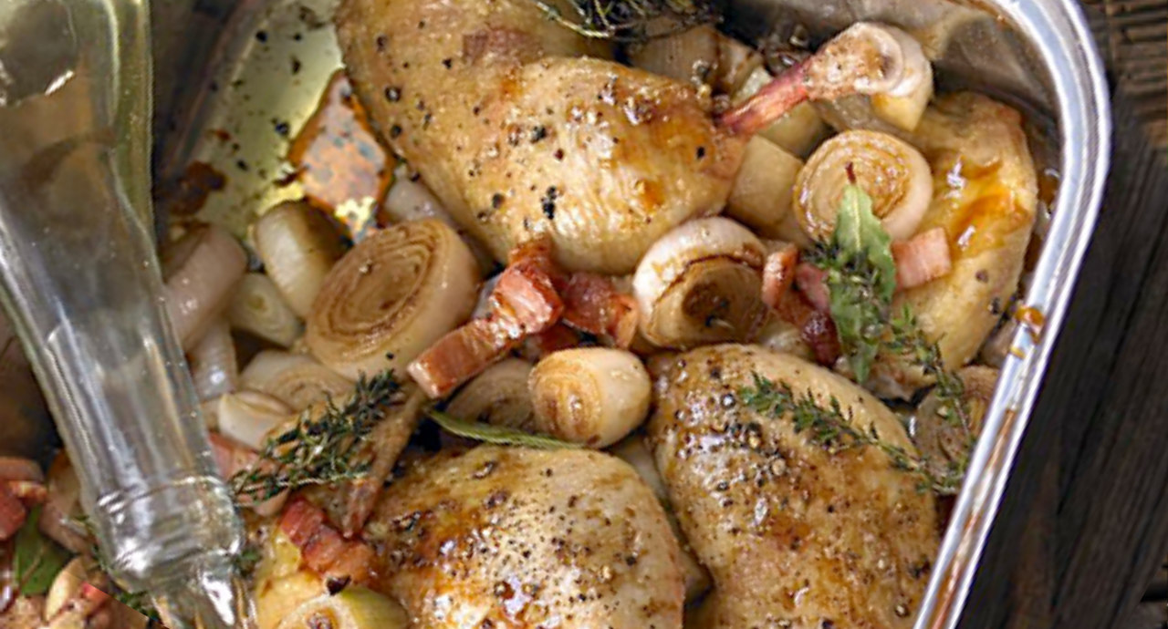 Coq au Riesling an neuen Kartoffeln und jungem Blattspinat